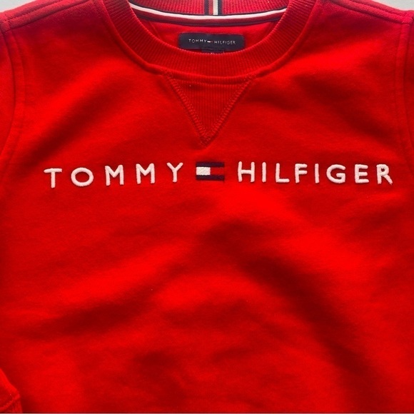 Tommy Hilfiger Boys Logo Red Sweatshirt Size XS 4-5 Valentine Red ❤️ - Picture 3 of 8